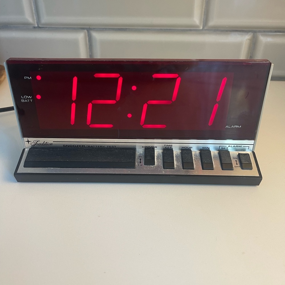 Vintage Sears traditions led alarm clock 18041 80s 90s